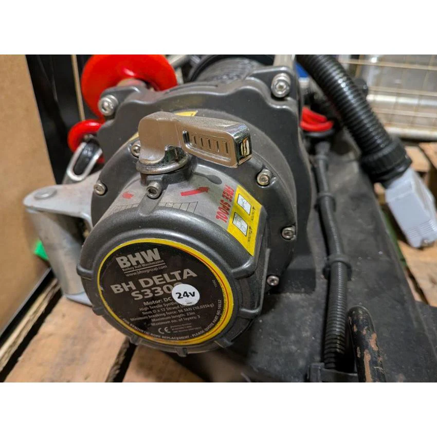 Bushey Hall Winchmaster S3300 24V Winch with Mount - Used Ex-MOD - Image 2