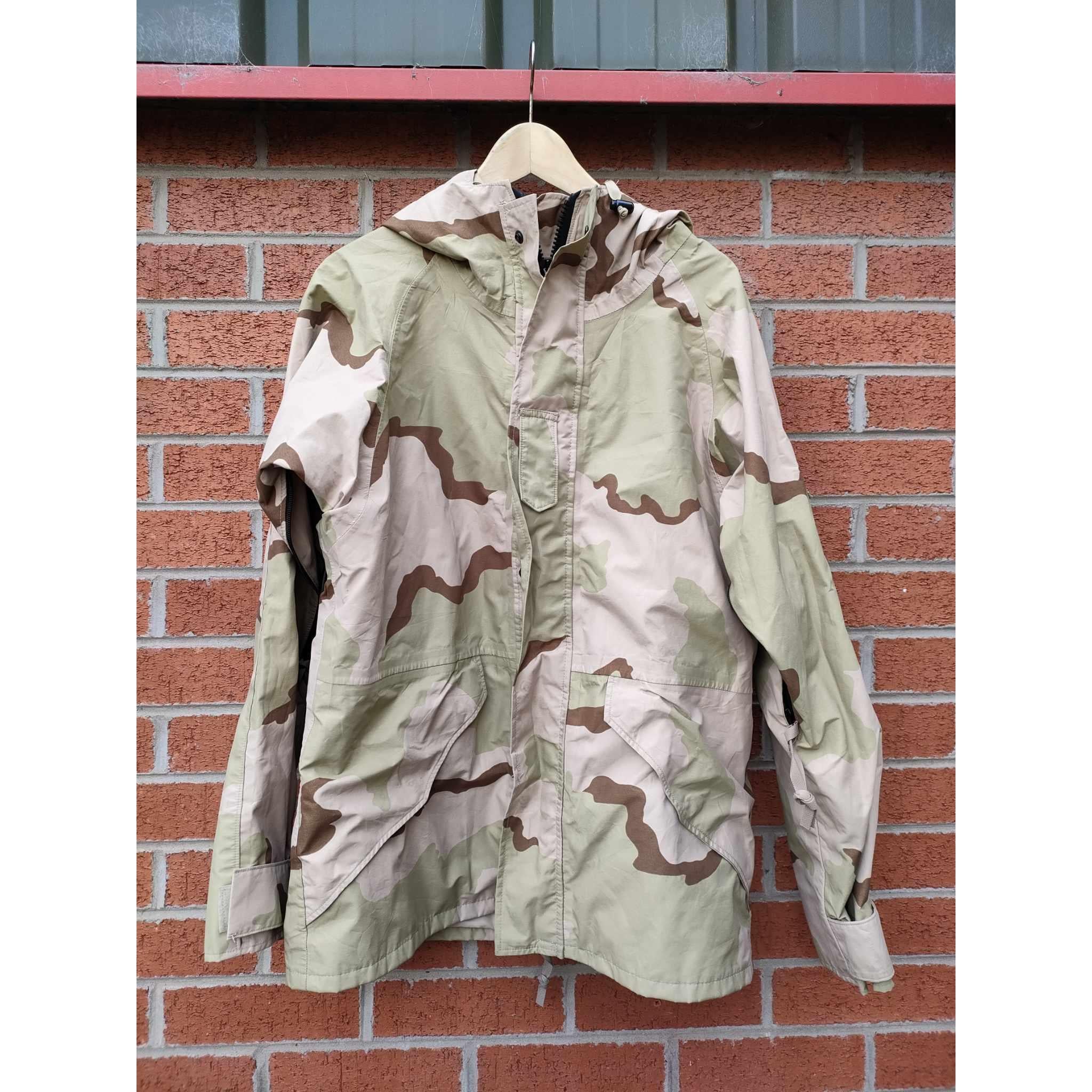 Grade A - US Army Desert Tri Colour ECWS Goretex Waterproof Parka