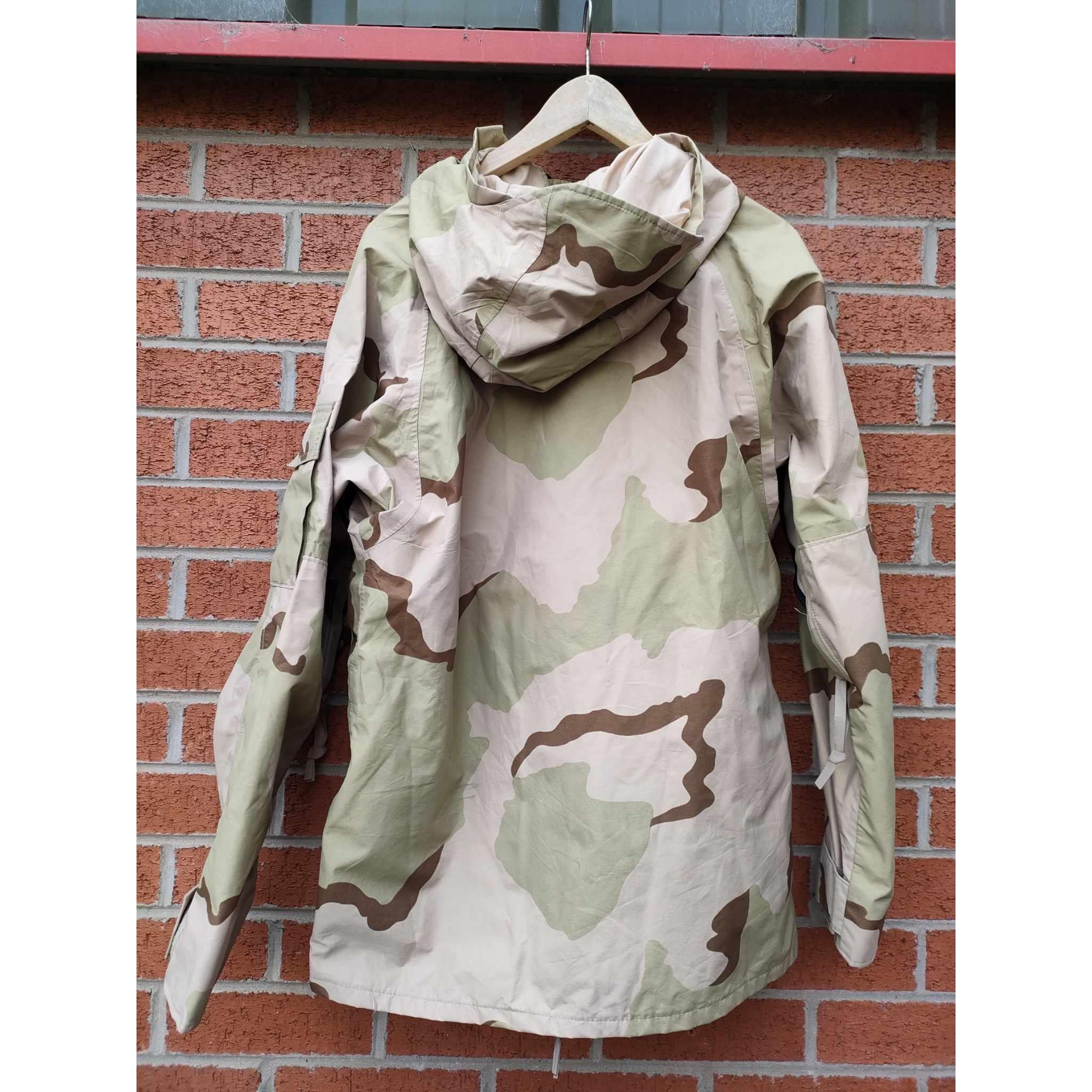 Grade A - US Army Desert Tri Colour ECWS Goretex Waterproof Parka - Image 2