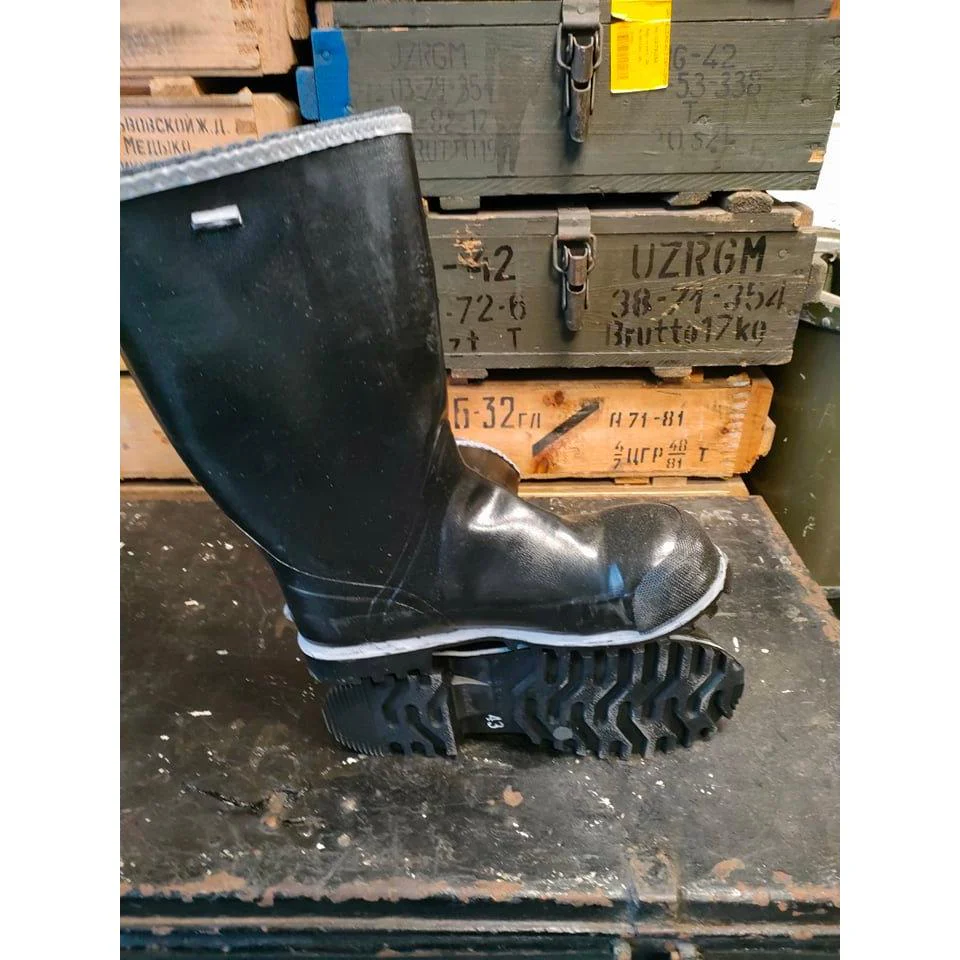 Swedish Rubber Boots with Felt Liner - Image 3