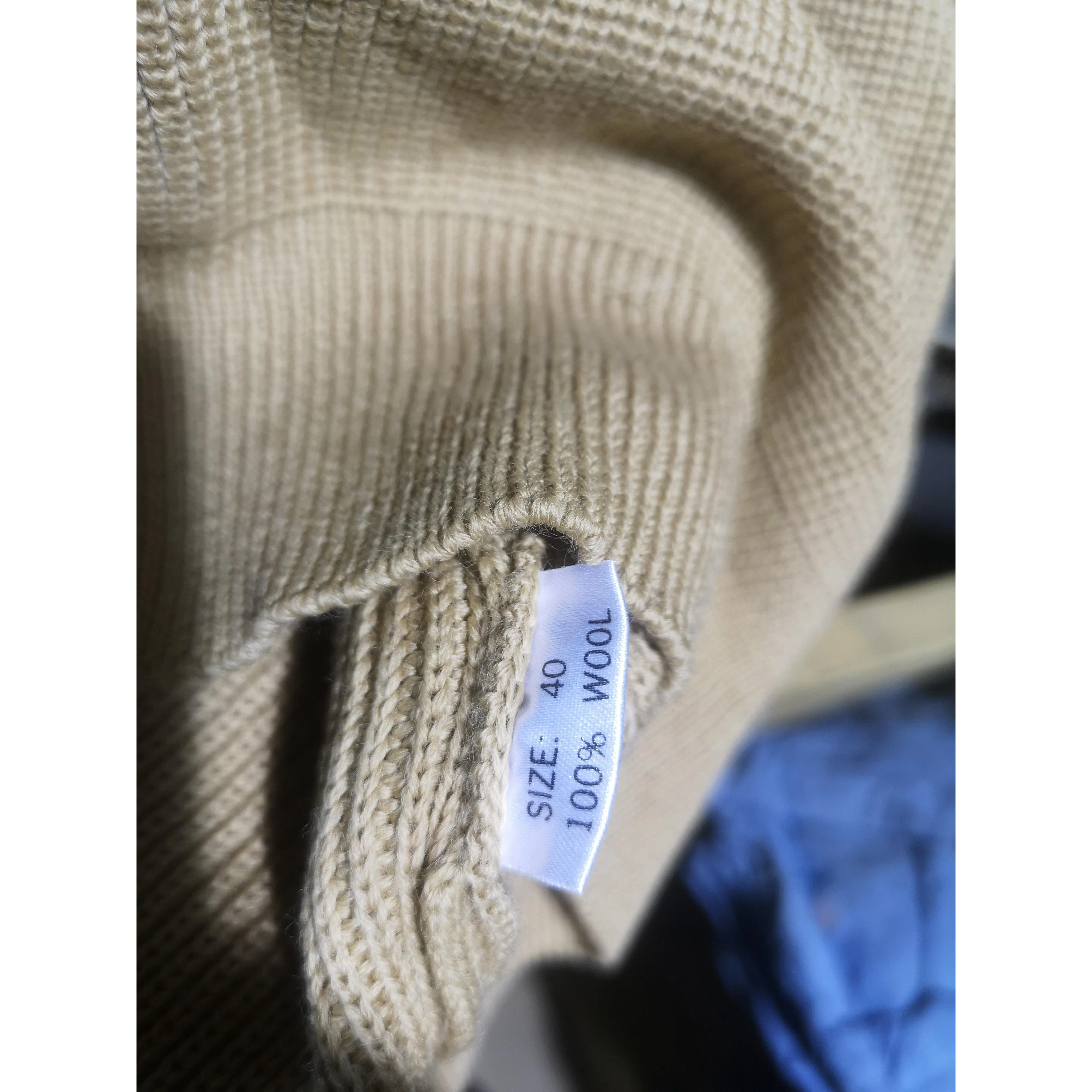 Wool V neck Pullover NEW - Image 3